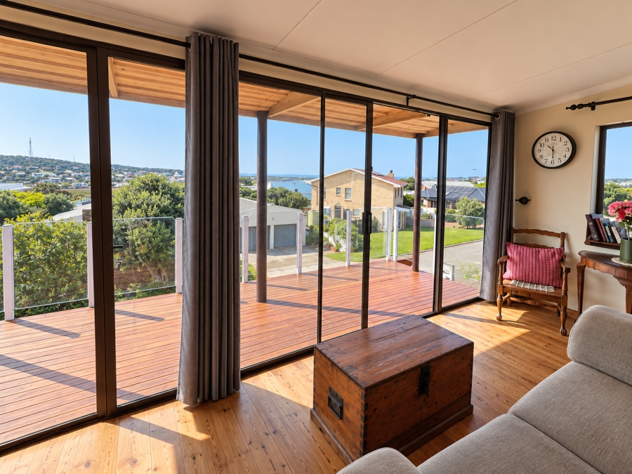 5 Bedroom Property for Sale in Stilbaai Wes Western Cape